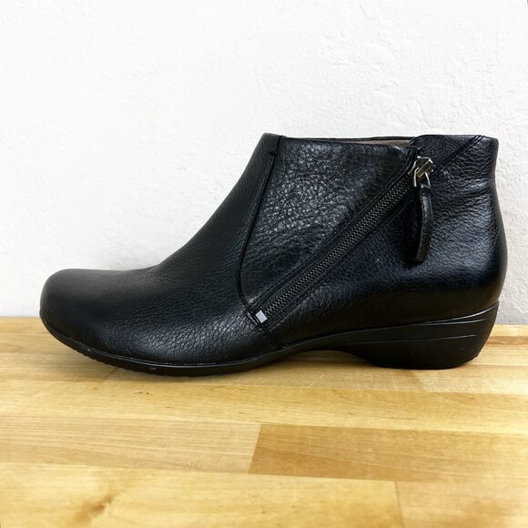 Dansko Boots Fifi Side Zip‎ Black Leather Ankle Size 41 EU MISSING INSOLES - Picture 1 of 12